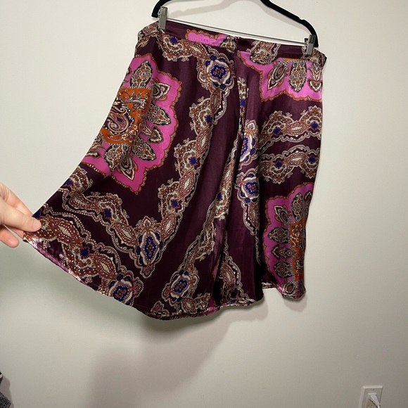 Annalee+Hope Women’s purple Paisley style flowy Skirt in size 2X - Picture 5 of 8